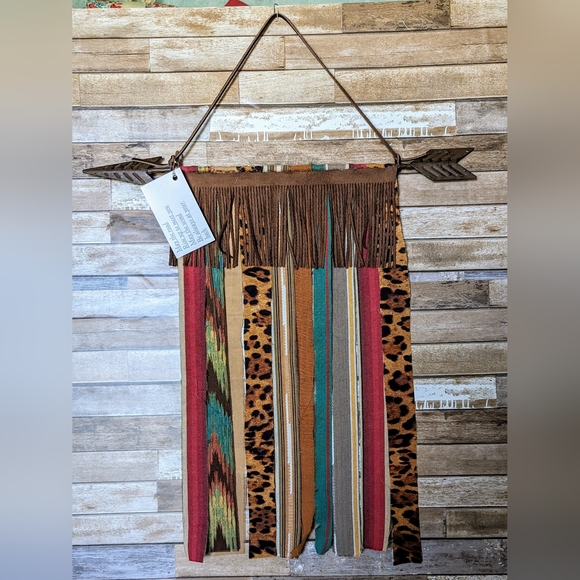 NWT Handcrafted Rustic Boho Western Metal Arrow With Multi Colored Trim - Picture 7 of 7